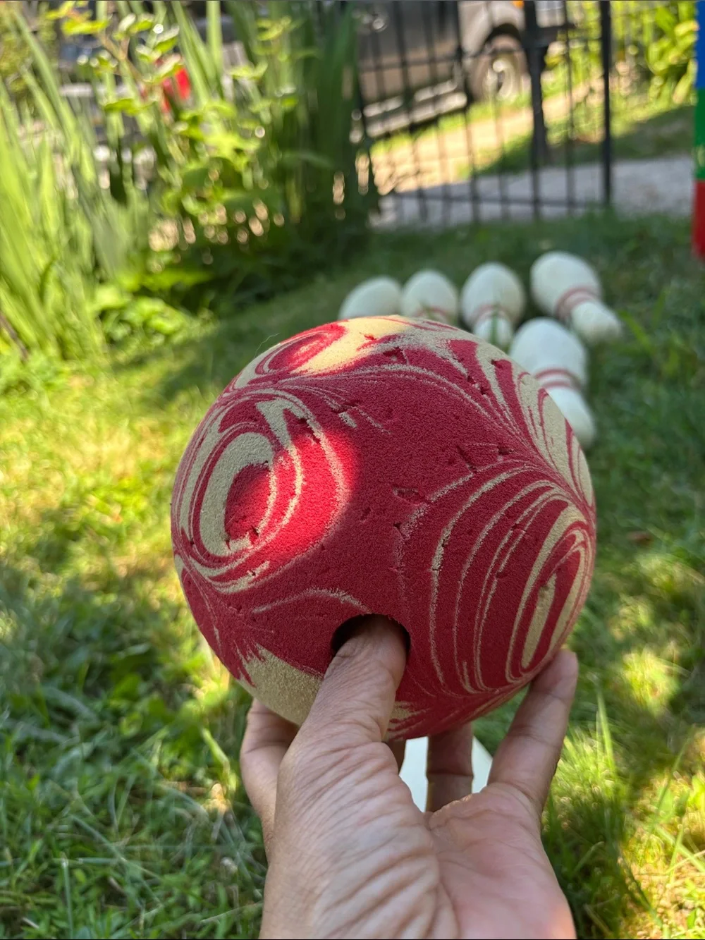 🆕 Crate&Barrel White and Red Lawn Bowling Pin Set with Matching Ball